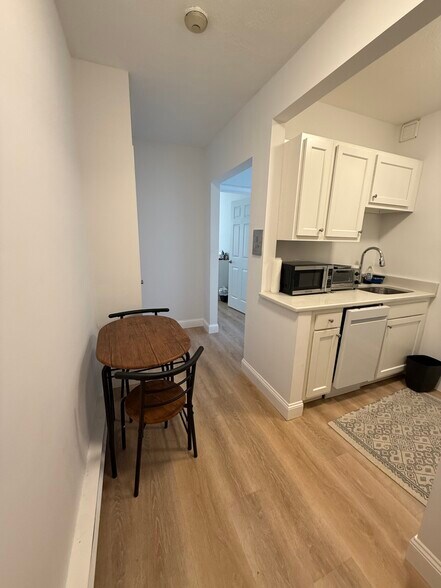 Building Photo - 120 Norway St