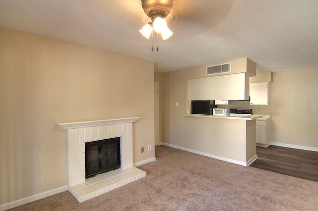 Primary Photo - 12905 Woodforest Blvd