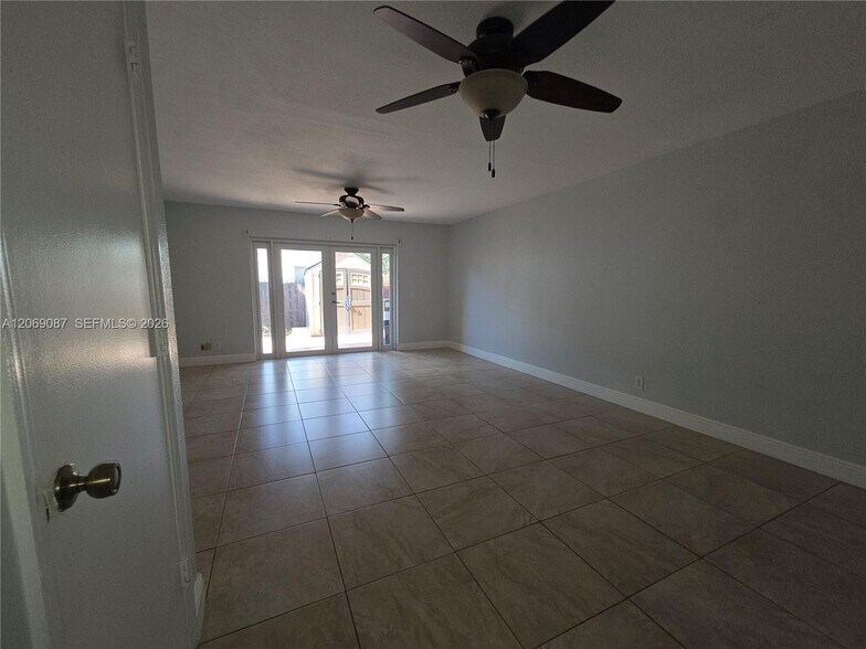 Building Photo - 12025 S Las Palmas Dr