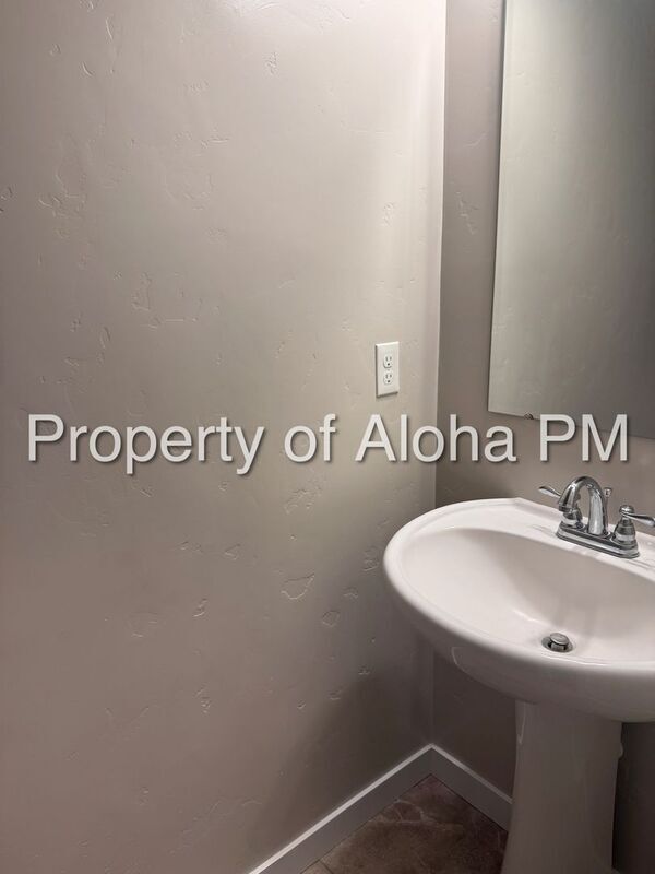 Building Photo - 817 E Ionia Dr