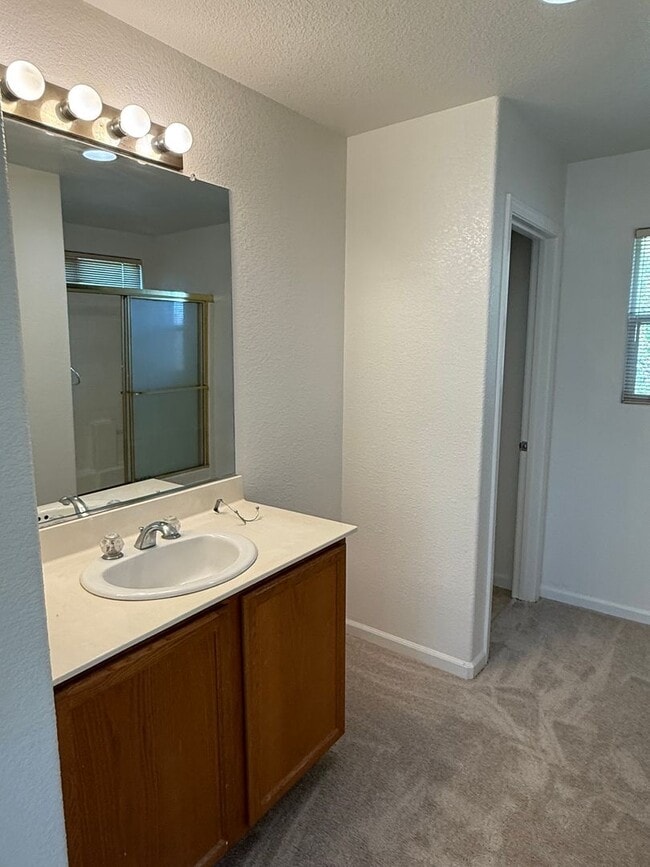 Building Photo - LARGE CORNER LOT 2 STORY 4 BED HOME IN MATHER