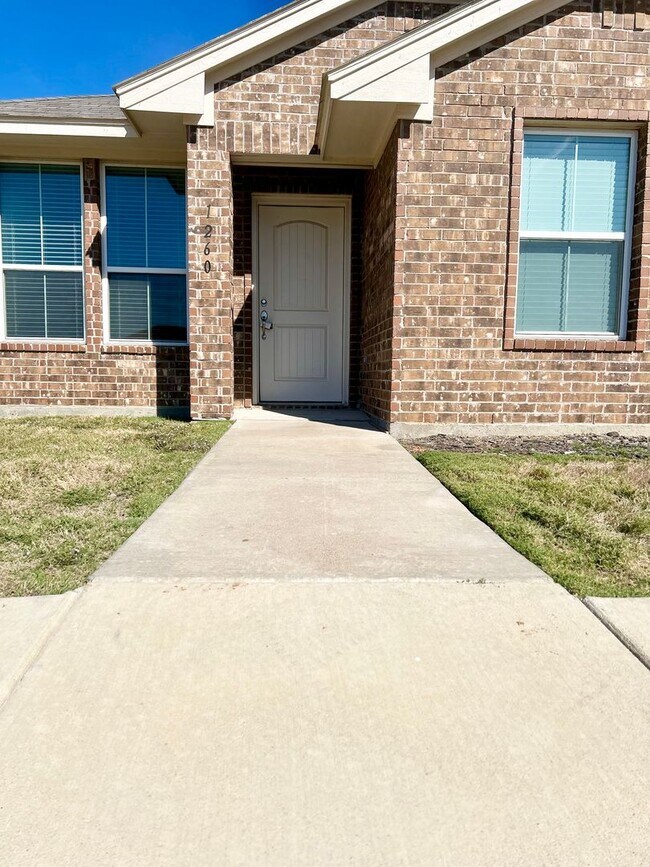 Building Photo - MOVE-IN READY!