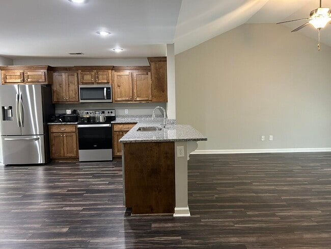 Building Photo - 610 Constitution Dr