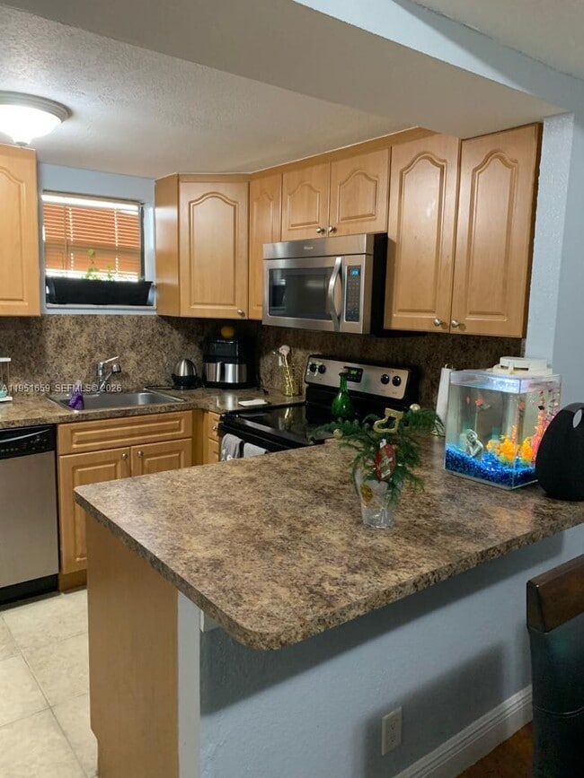 Building Photo - 8290 Lake Dr