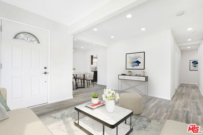 Building Photo - 1722 N Ave 45