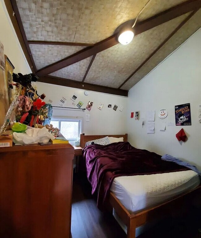 Building Photo - 5BR - Walk to Campus!
