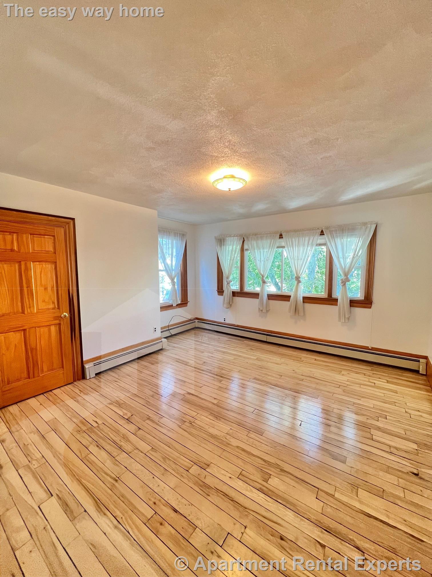 Building Photo - 114 Thorndike St