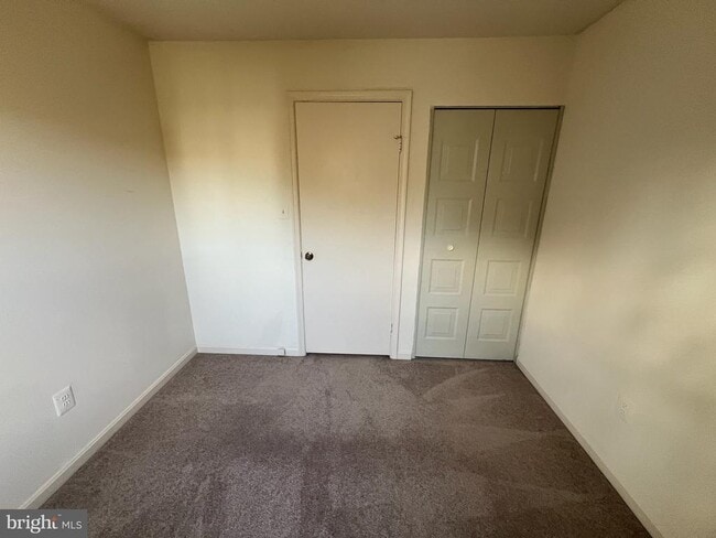 Building Photo - 18002 Sunset Lake Ct