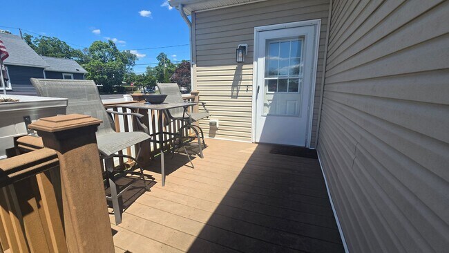 Building Photo - Welcome to this 3 bedroom 3 Bull Bathroom home with a Basement