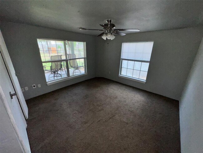 Building Photo - 1102 Minnie Dr