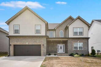 Building Photo - Pet Friendly Four Bedroom!