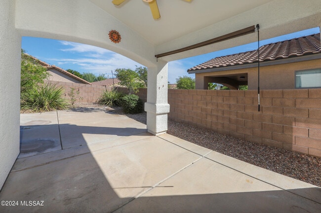 Building Photo - 10457 E Oakbrook St