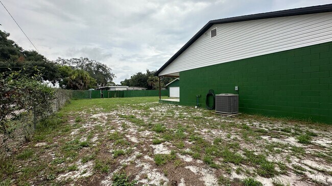 Building Photo - 261 W Caldwell St