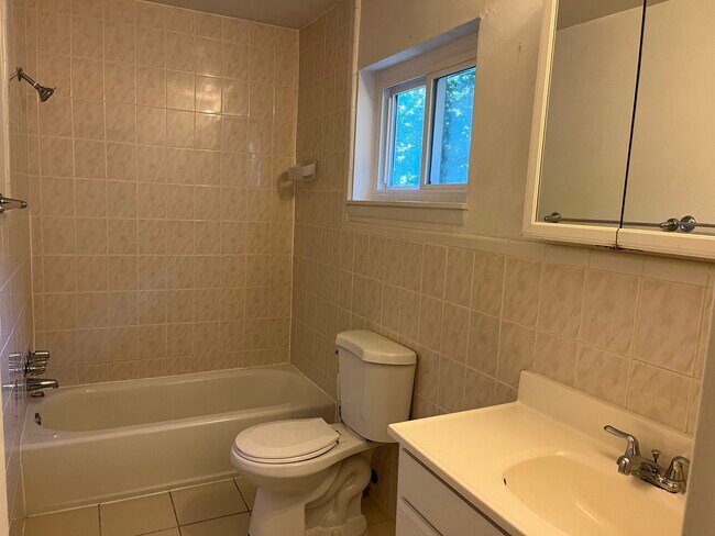 Building Photo - 7206 Bayside Ct