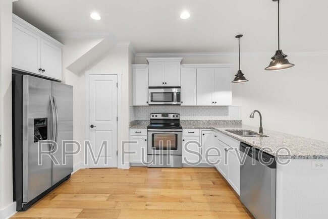 Building Photo - 537 Eastboro Dr