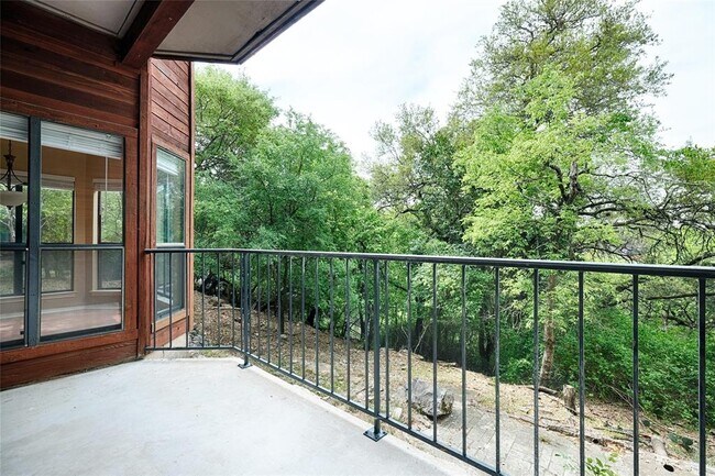 Building Photo - 4711 Spicewood Springs Rd