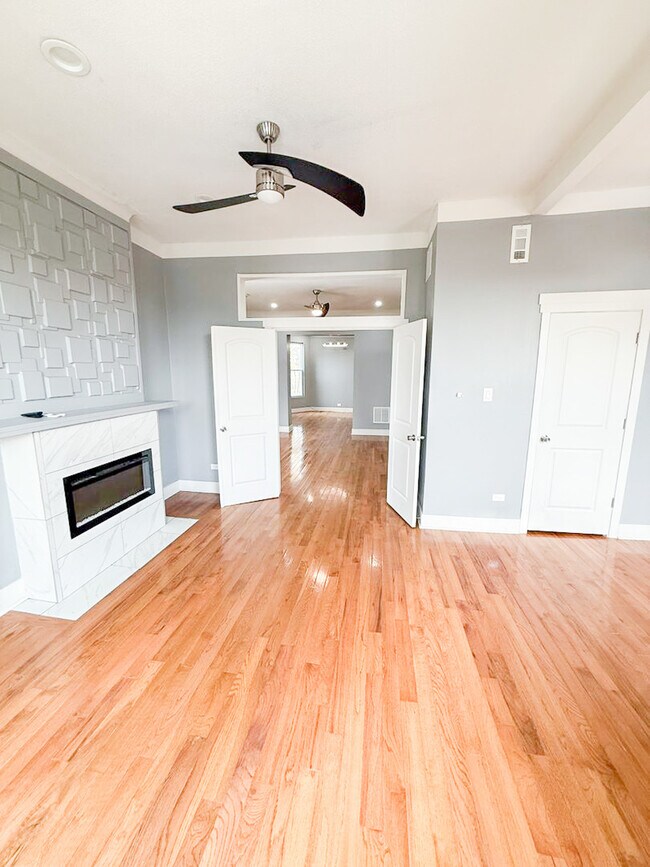 Building Photo - 438 E 49th St