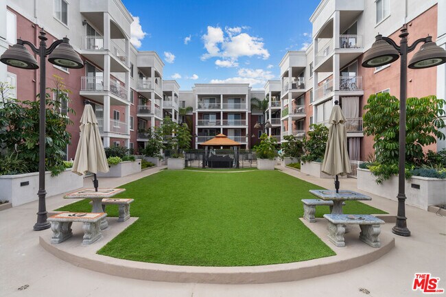 Building Photo - 3740 Santa Rosalia Dr