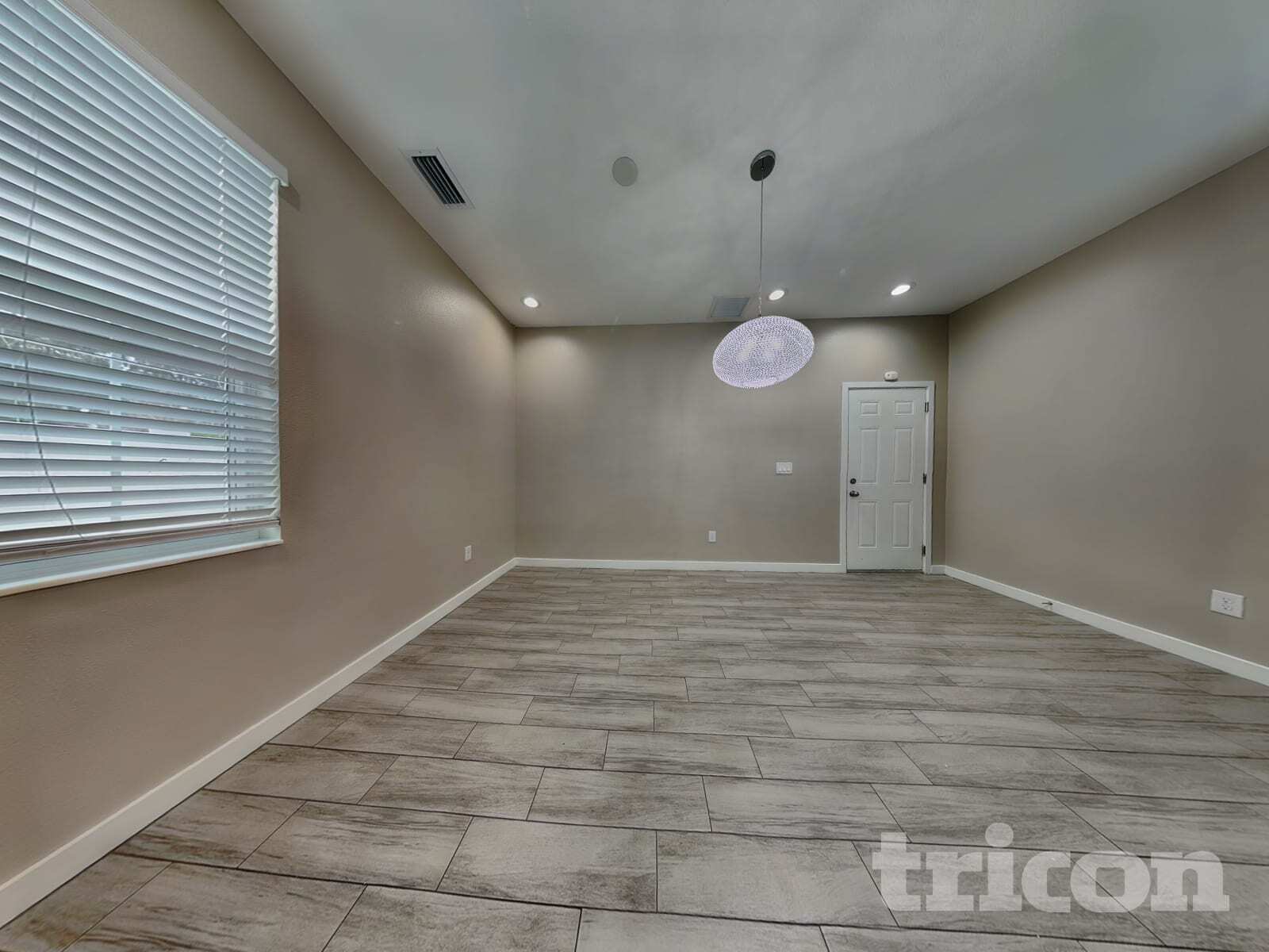 Building Photo - 8118 N Coolidge Ave