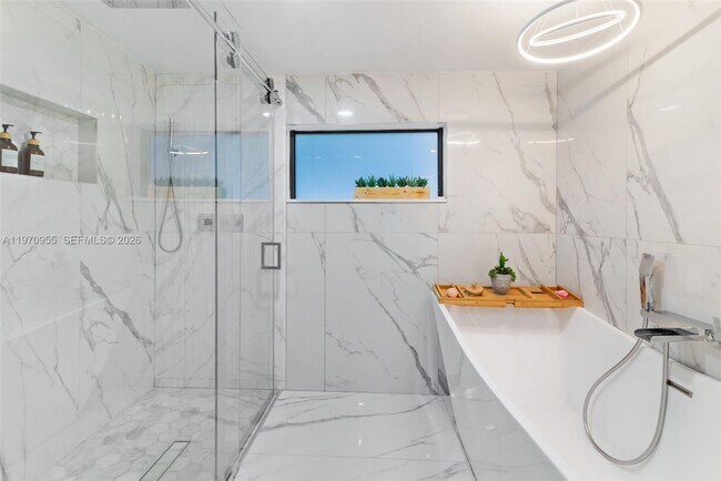 Building Photo - 830 SW 93rd Ave