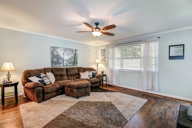 Building Photo - Spacious 3-BR 2-BA Split Level in Ideally Located Close in Rockville!!