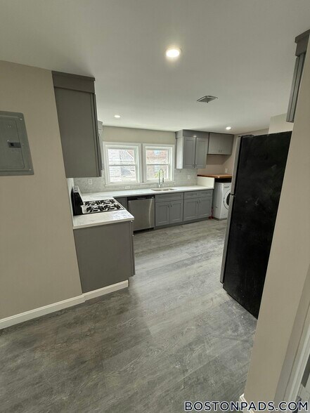 Building Photo - 16 Long Ave