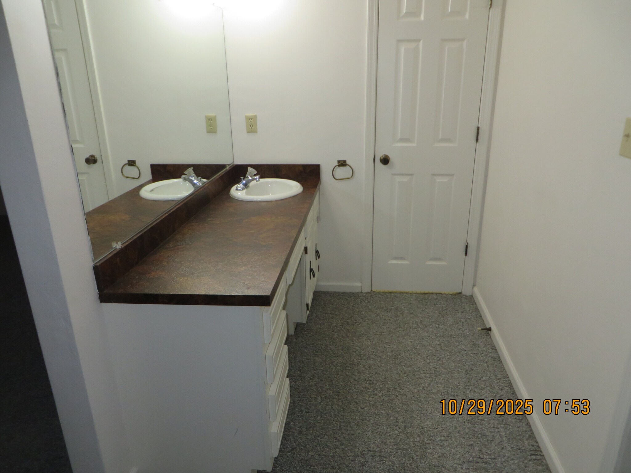 Building Photo - 2016 E 10th St