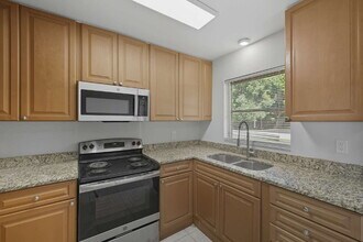 Building Photo - Non gated neighborhood in Naples