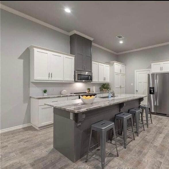 Building Photo - 3635 Kenyon Dr