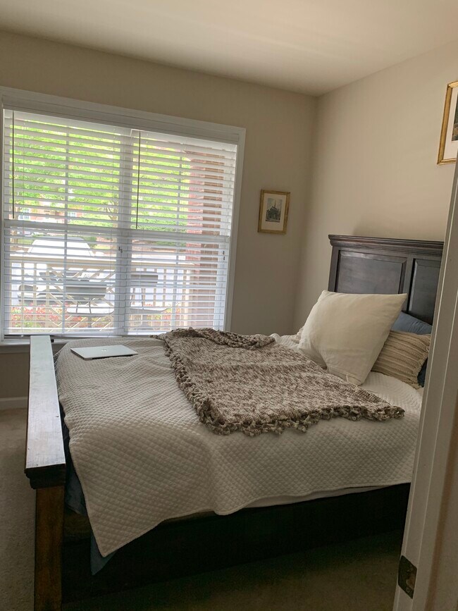 Building Photo - 3150 Woodwalk Dr SE