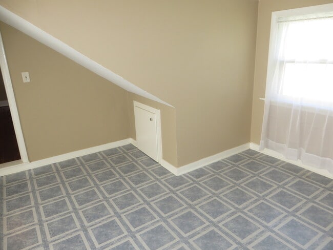 Building Photo - Two Bedroom Home with a bonus room/3rd bedroom in Historic District (Williams-Woodland Historic P...