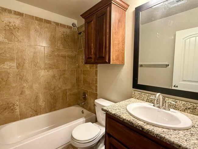 Building Photo - Spacious 4 Bed 2.5 Bath Home! New Flooring and Paint!