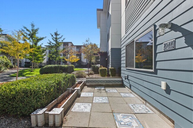 Building Photo - 3bd/1.5ba Seattle Townhouse
