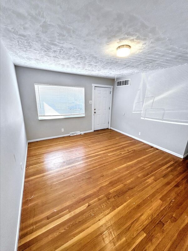 Building Photo - 225 Ben Nevis Rd