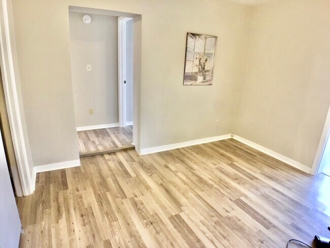Building Photo - Charming 3/2 home in South Tampa