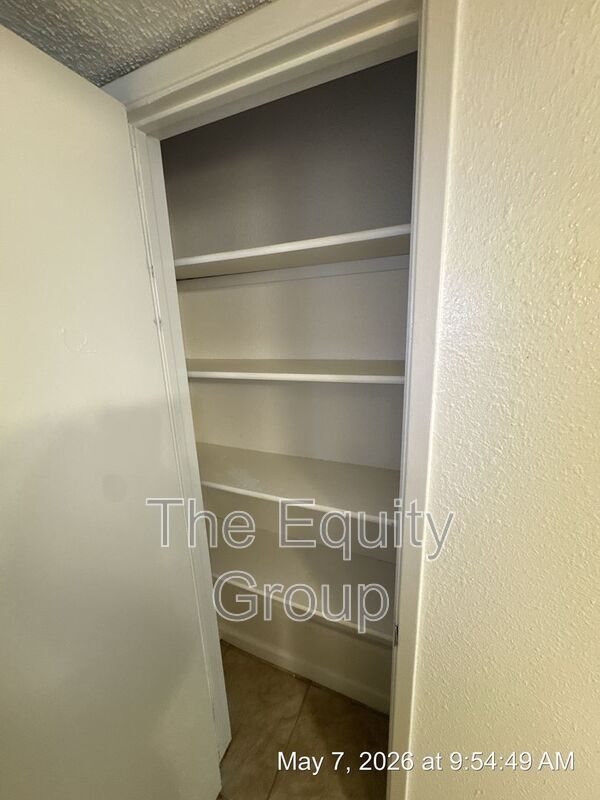 Building Photo - 806 Monarch Cir
