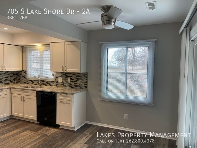 Building Photo - 705 S Lake Shore Dr