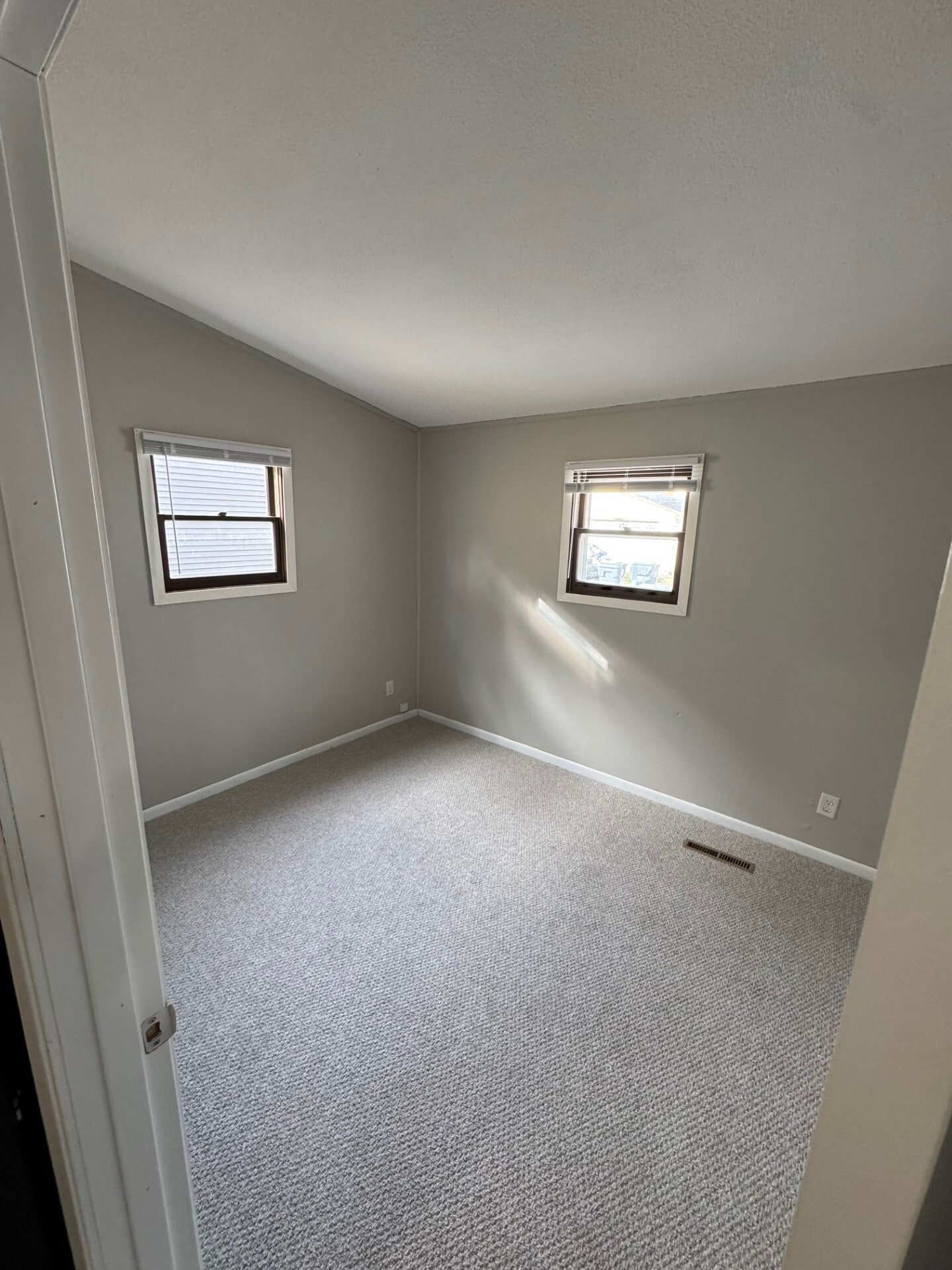 Building Photo - 820 Hagar St