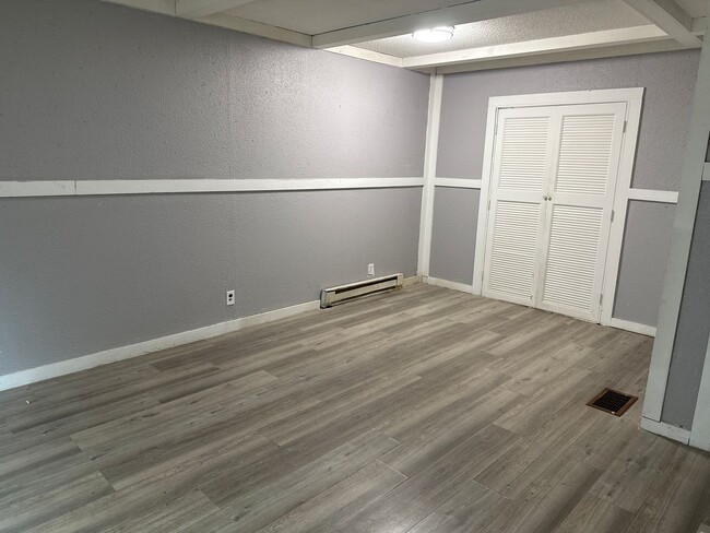 Building Photo - Coming soon!!!!      4 bedroom 2 bath with partially finished basement