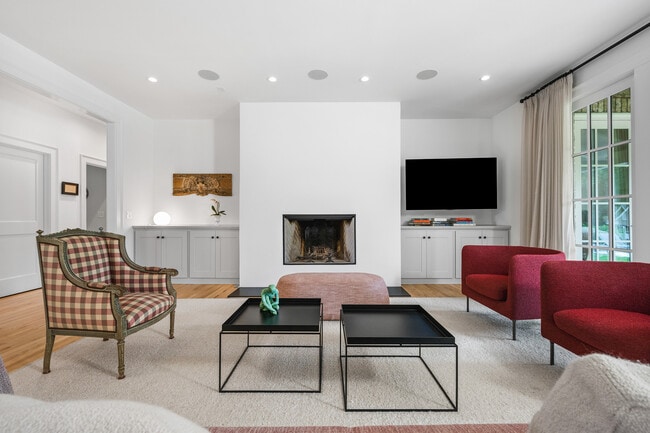 Building Photo - 1280 Becket Dr NE