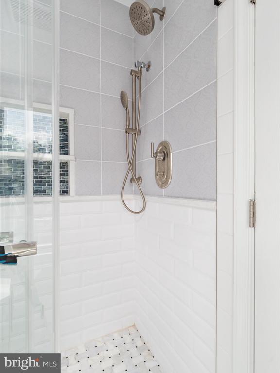 Building Photo - 323 Osage St