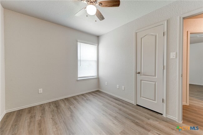 Building Photo - 605 Lost Trl