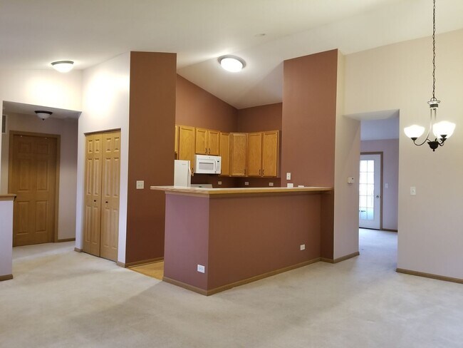 Building Photo - North Naperville Two Bedroom