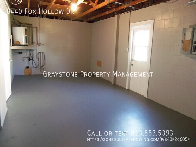 Building Photo - 8440 Fox Hollow Dr