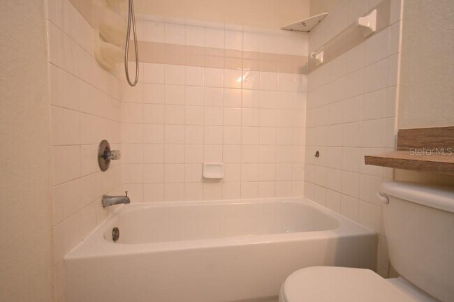 Building Photo - 5914 Willow Ridge Dr