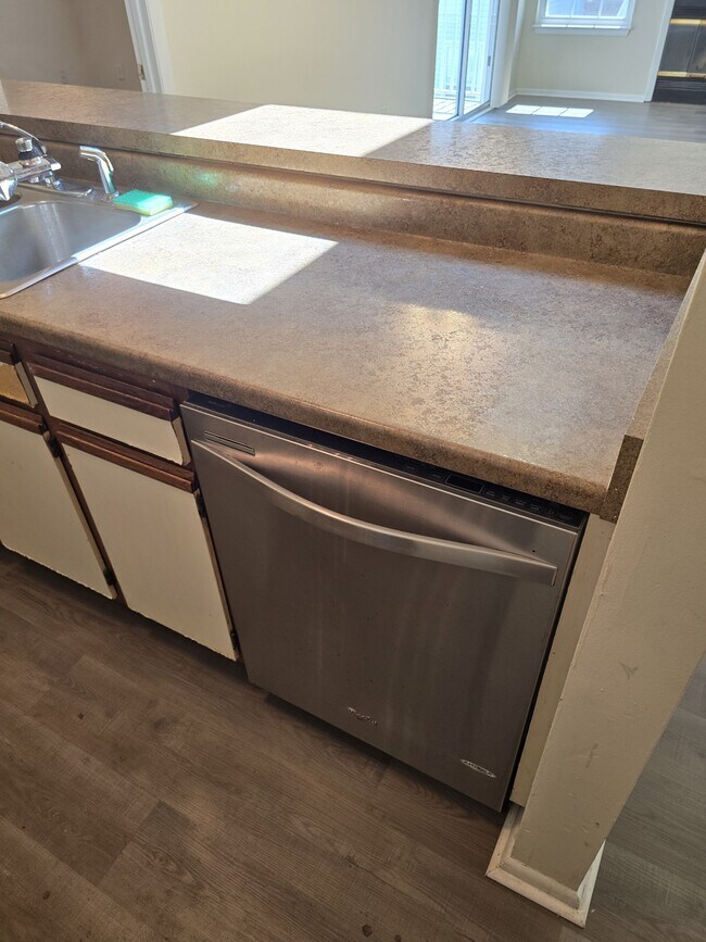 Building Photo - 5649 Summit Arch