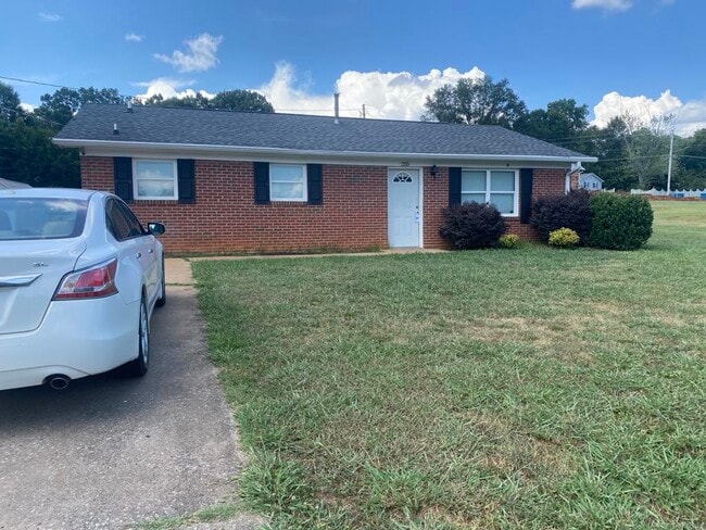 Building Photo - 255 Roberson Rd