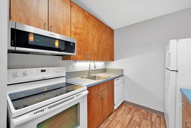 Building Photo - Lair Hill is offering a 1bed/1bath!! Get i...