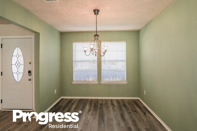 Building Photo - 1613 White Oak Rd