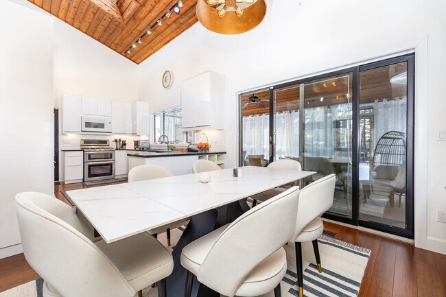 Building Photo - 9 Belshyre Ct